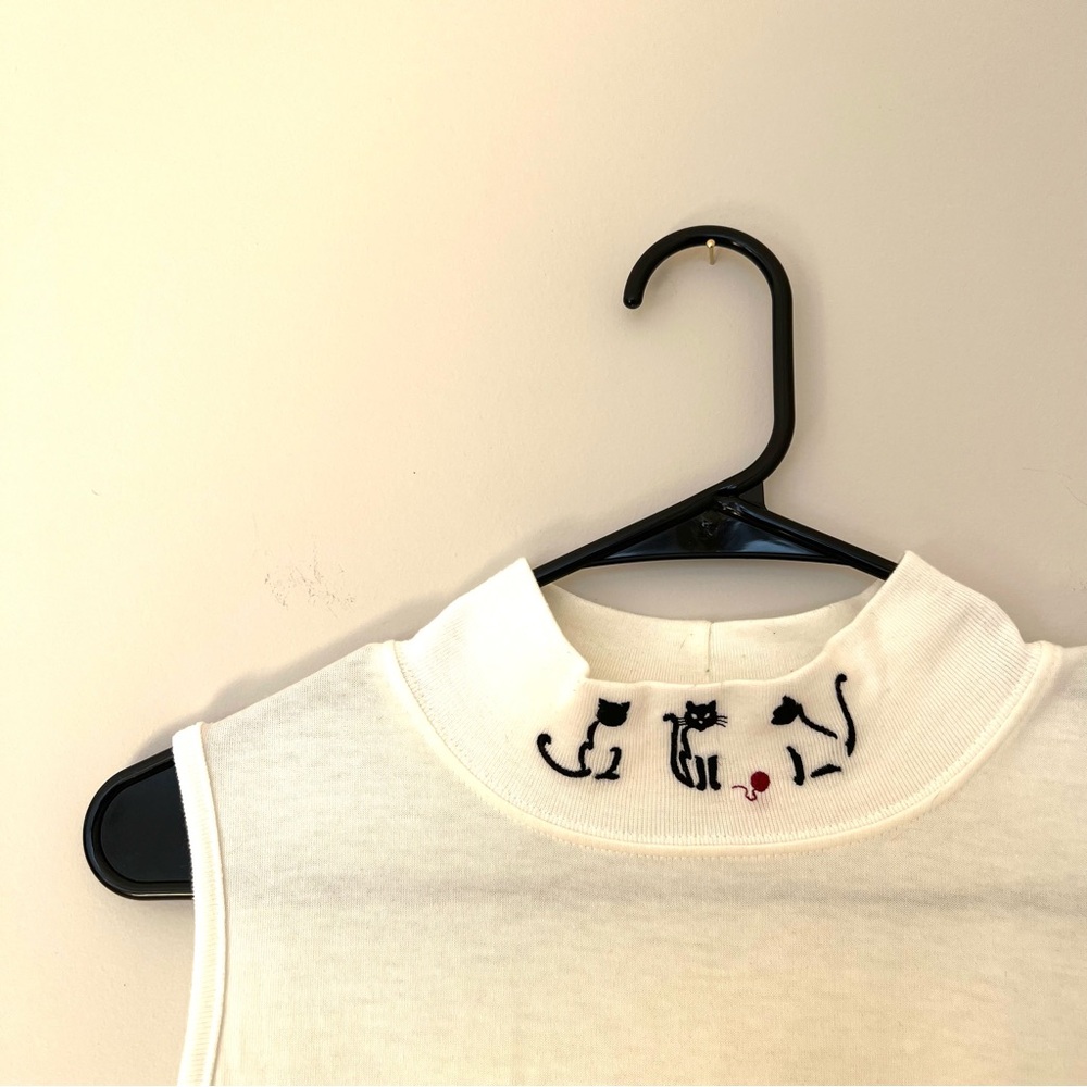 Y2K Vintage White Sleeveless Top with Cat Embroidery